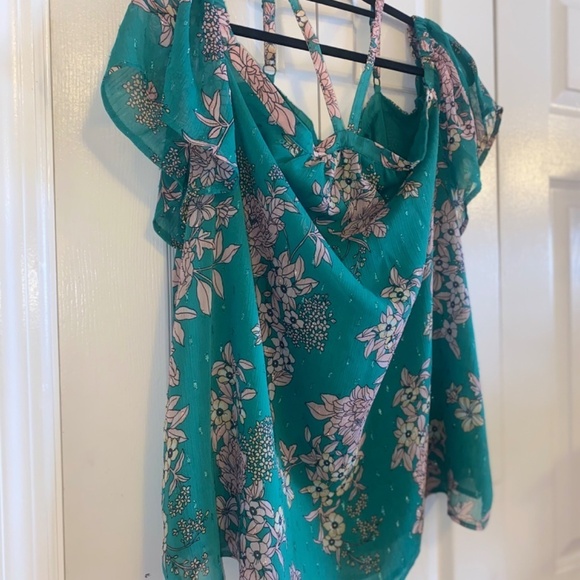 Torrid size 1 beautiful spring on or off shoulder top - Picture 2 of 6